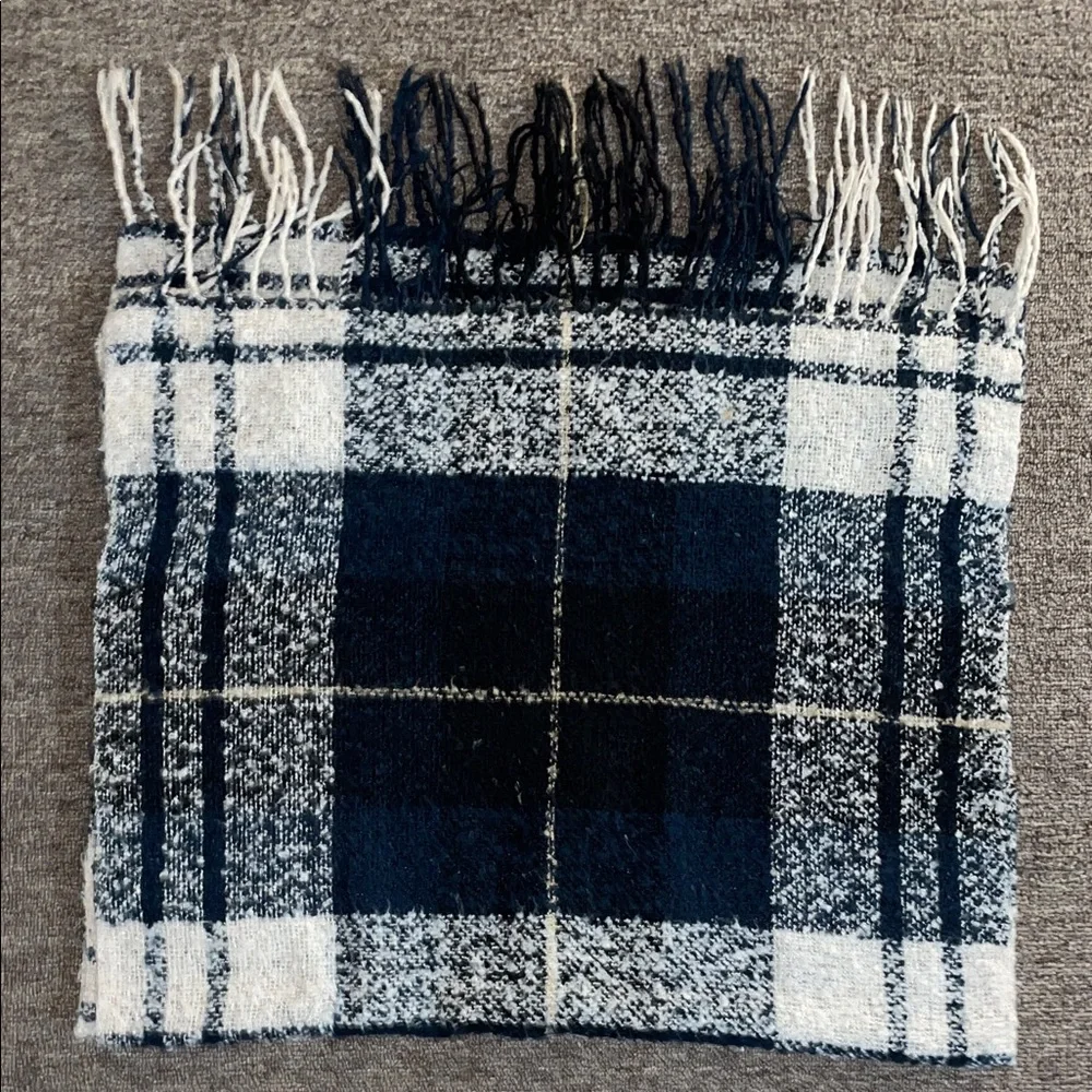 Plaid Black and Cream scarf